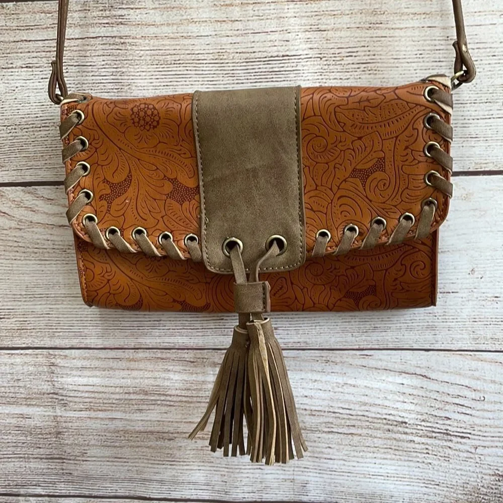 VEGAN LEATHER CROSSBODY‎ BAG WITH FRINGE